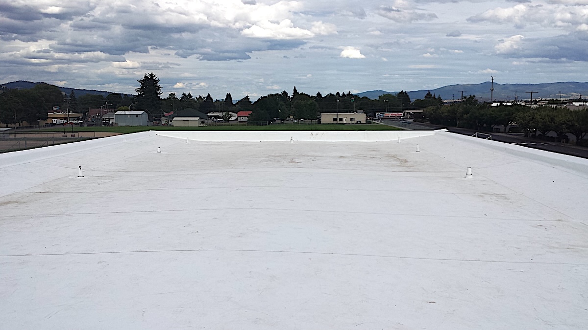 New TPO Commercial Flat Roof With Heat Welded Seams